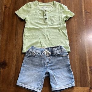 Cat & Jack Light Green Short Sleeve Tee with Jean Shorts